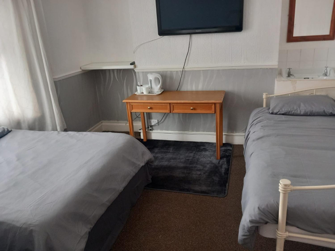 Bedroom 4, Bensons Guesthouse, Southend-on-Sea