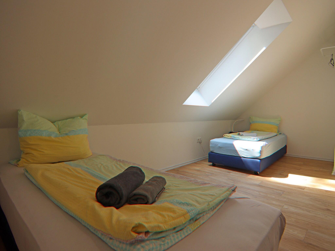 Bedroom 2, Reihenhaus am Gardersee, Rostock