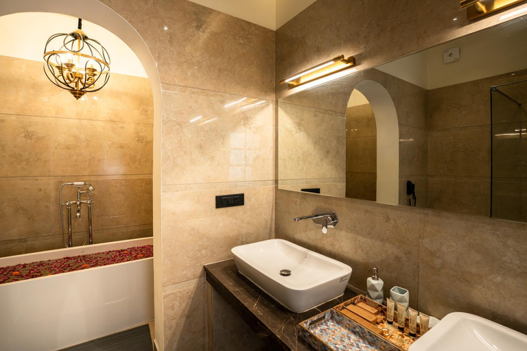 Bathroom 5, Dolce Vita - Luxury Vacation Villas, Ajmer