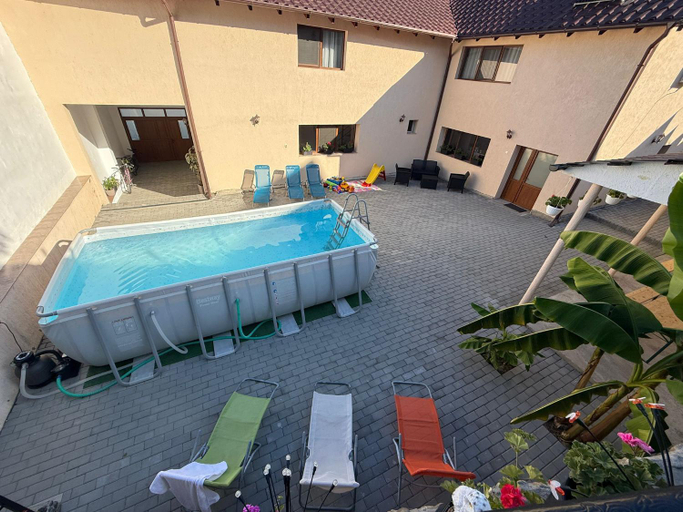 Sport & Beauty 3, Casa Adelin, Eselnita