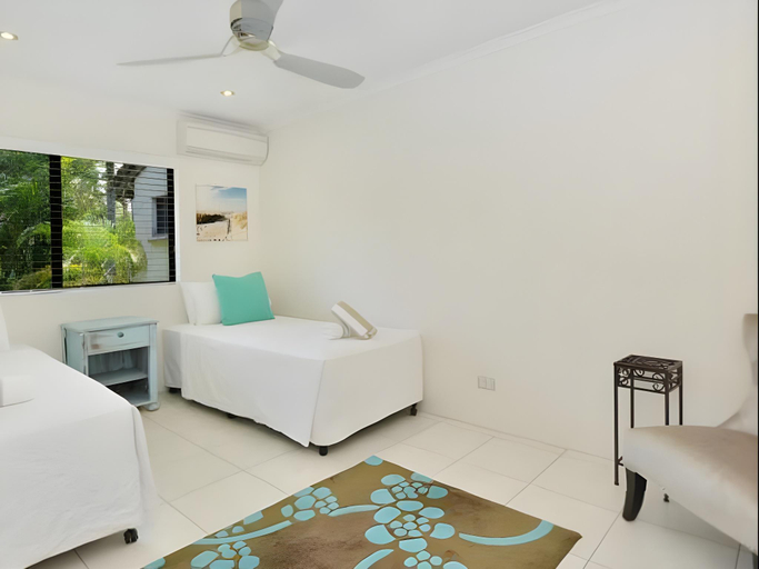 Bedroom 2, Sea La Villa, Douglas