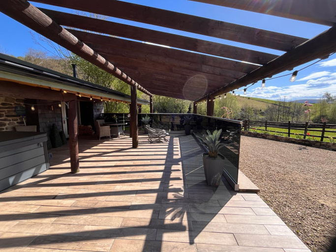 Others 3, Tanyard Barn - Luxury Hot Tub & Secure Dog Field Included, Derbyshire