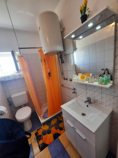 Bathroom 2, Colour Apartments, Kali