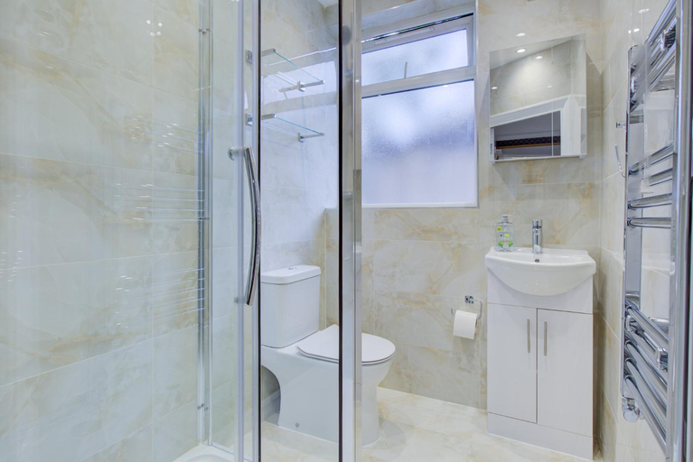 Bathroom 2, Tower Hotel, London
