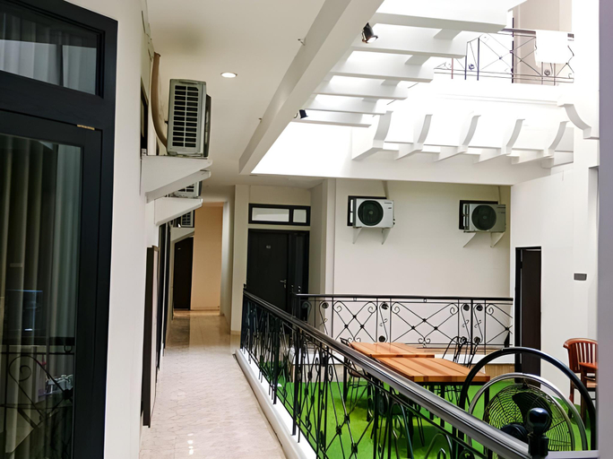 Exterior & Views 4, Hotel Nara Arta Syariah, Surabaya
