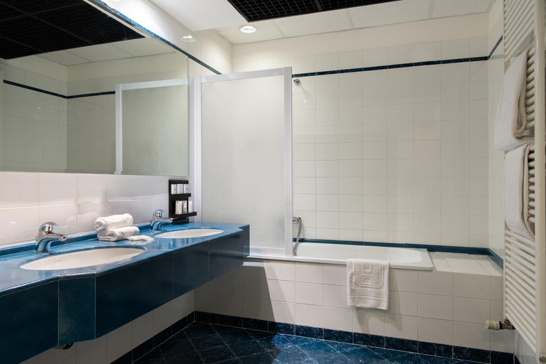Bathroom 5, Park Hotel Ripaverde, Florence