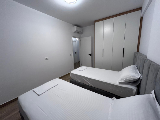 Others 5, Nushi Apartments, Sarandës