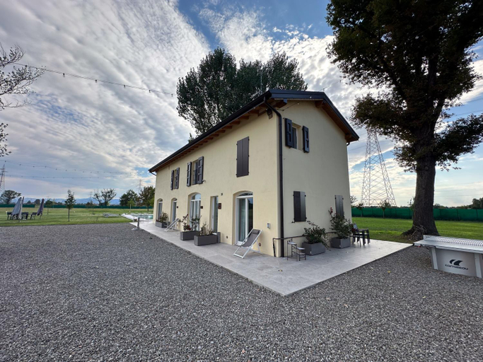 Others 2, Villa Iris, Modena