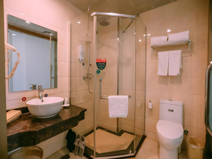 Bathroom 3, GreenTree Inn MaAnshan Economic Development District Hongqi South Road Express Hotel, Ma'anshan