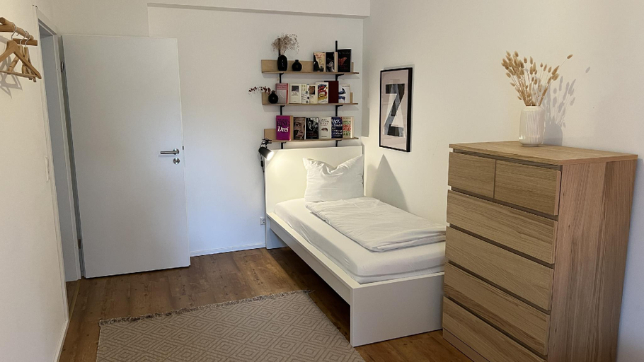 Others 2, Apartment Milan, Eisenach