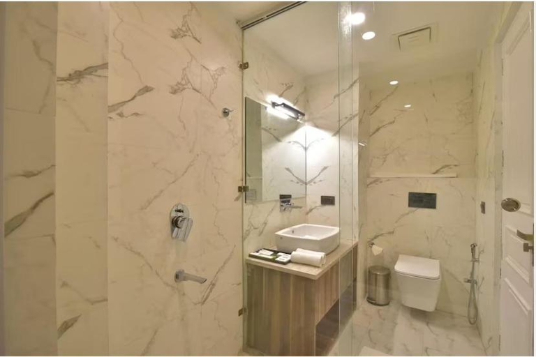 Bathroom 3, Aayra Dalhousie, Chamba