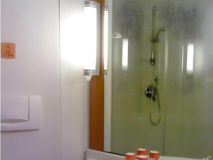 Bathroom 5, Dongguan Qingxi E Hotel, Dongguan