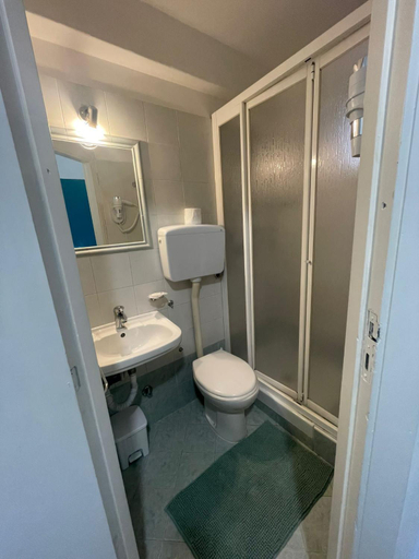 Bathroom 3, Casa Vittoria, Palermo