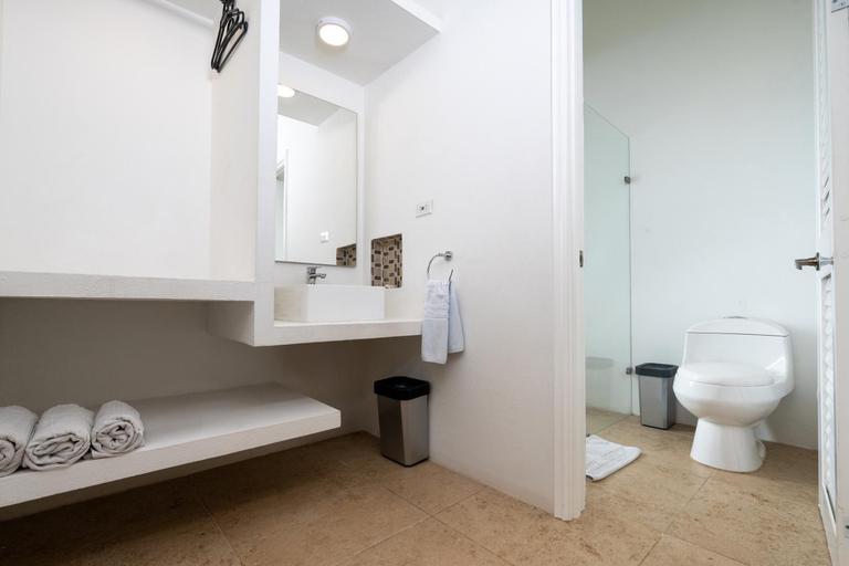 Bathroom 4, Hotel Las Palmeras, Villeta