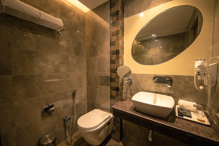 Bathroom 4, Justa Grand View Resort & Spa, Manali, Kullu