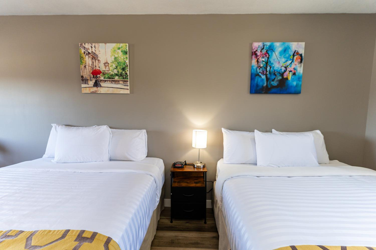 Bedroom 2, Hinton highway inn, Division No. 14