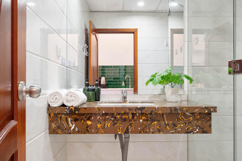Bathroom 5, Studio center D1 near Ben Thanh Market, District 1
