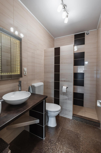 Bathroom 3, Melior Szallo, Eger