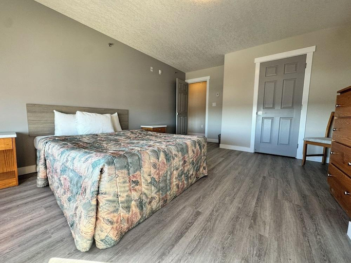 Bedroom 3, Western Budget Motel Leduc 3, Division No. 11