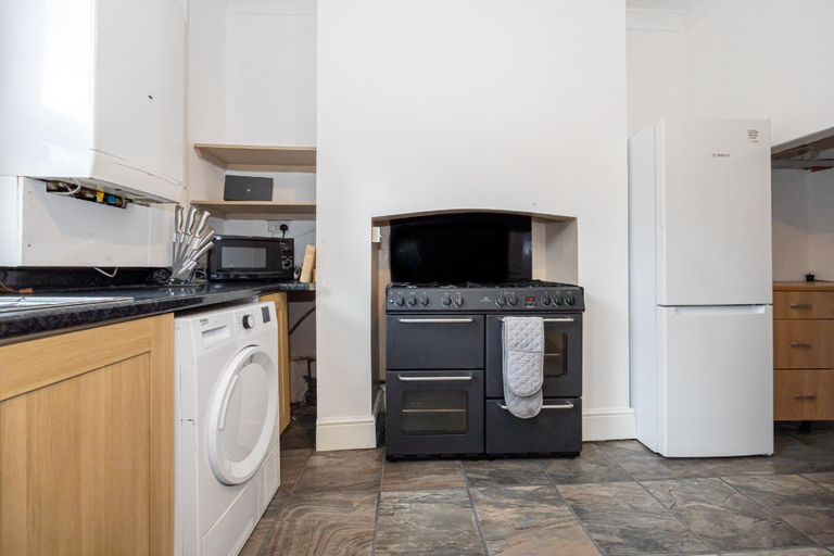 Others 2, Cosy Two bedroom Terrace Blackburn, Blackburn with Darwen