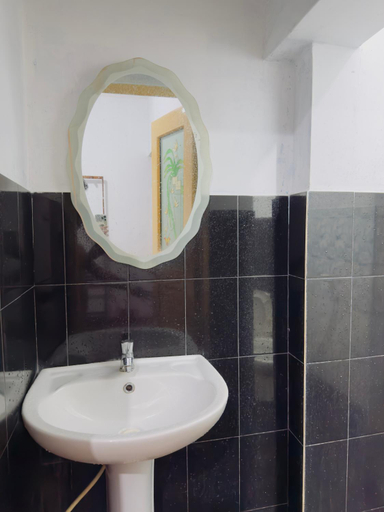 Bathroom 5, New Pearl Guest Inn, Badulla