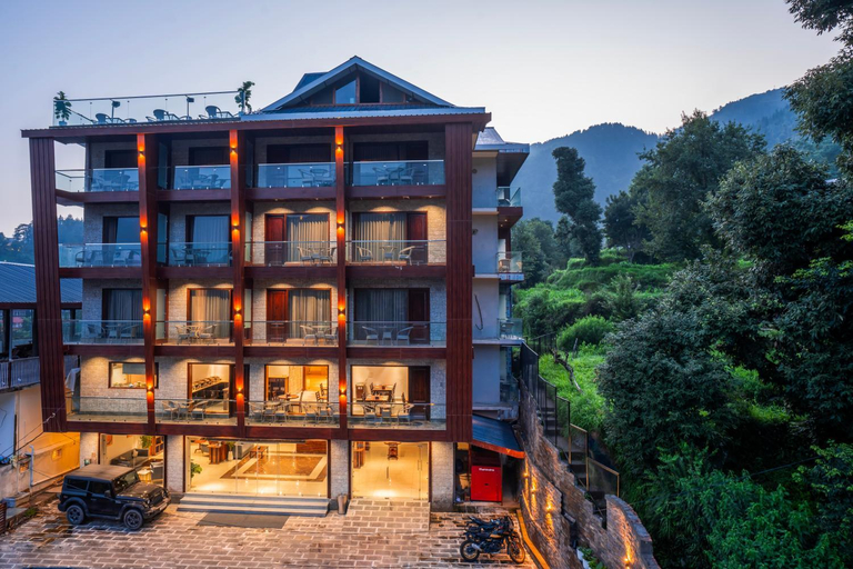 Exterior & Views