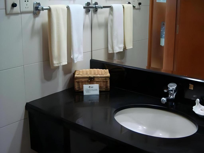 Bathroom 4, Culture Plaza Hotel, Hangzhou