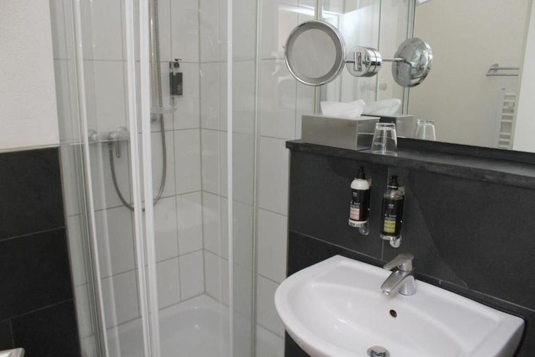 Bathroom 4, Hotel Am Hirschgarten, Esslingen
