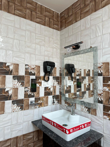 Bathroom 3, Hotel Ratan, Palamu