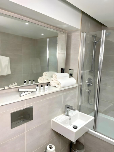 Bathroom 4, Axiom Park Hotel, London