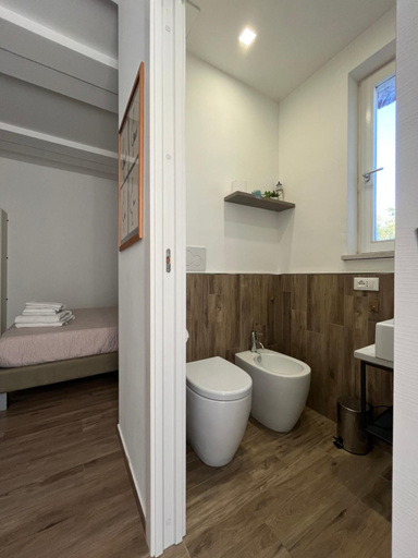 Bathroom 2, B&B CI.VICO14, Napoli