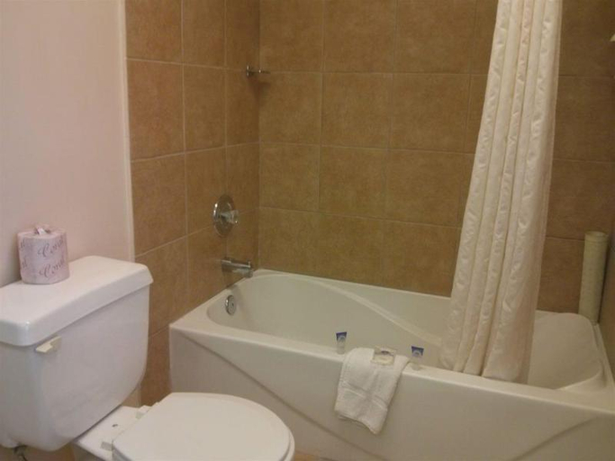 Bathroom 4, Knights Inn Port Colborne, Niagara