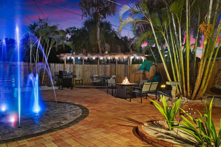 Food & Drinks, Coastal Villa w Amazing Courtyard - Splash Pad!, Manatee