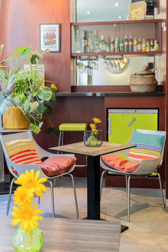 Food & Drinks 5, ACCUEIL HOTEL PARIS PIGALLE MONTMARTRE – Hôtel rénové, Paris