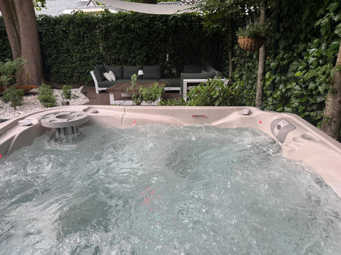 Others 4, Berg en Bos Suite met luxe jacuzzi, Apeldoorn