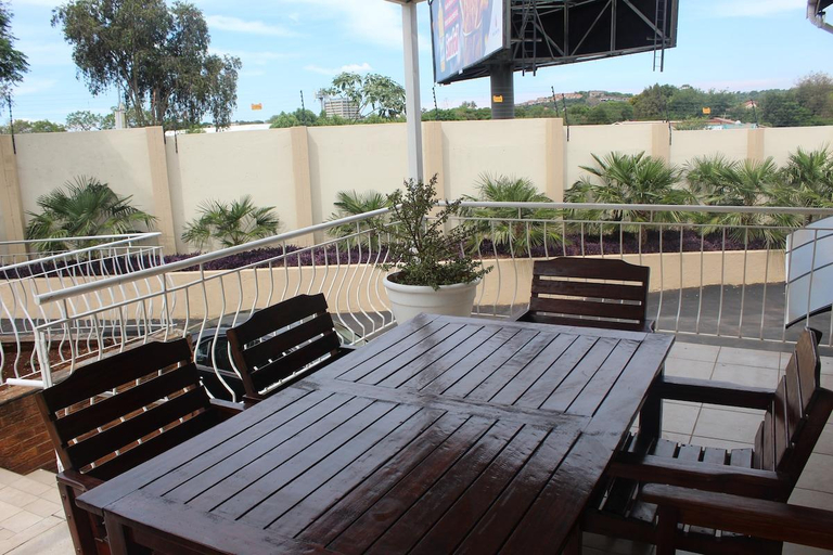 Others 5, Veelux Self Catering Apartment-WIFI- Netflix, City of Johannesburg