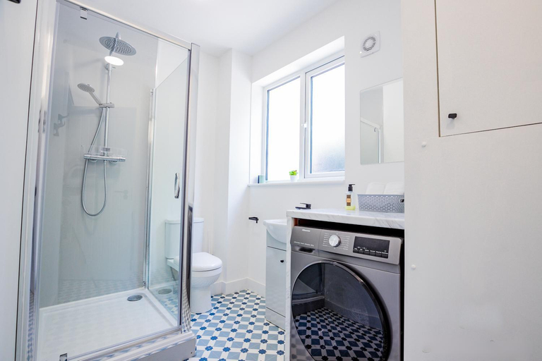 Bathroom 3, Host & Stay | Croydon Road Apartment, Surrey