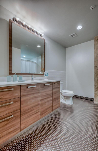 Bathroom 5, Luxury Downtown Dallas Stay by Amyfinehouse, Dallas