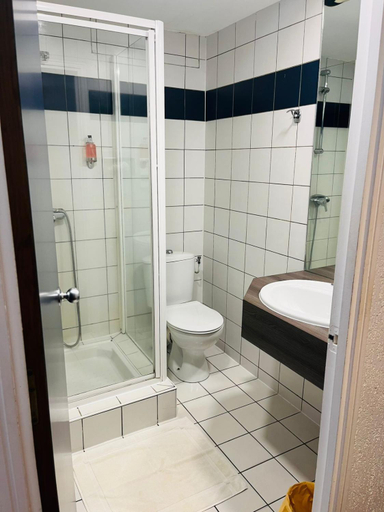 Bathroom 5, Hotel le Paris, Nouméa
