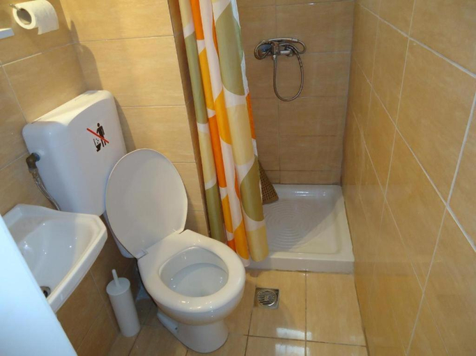 Bathroom 4, Iliada, Thessaly