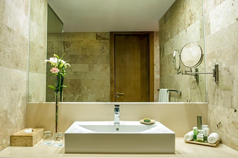 Bathroom 5, Privilege Aluxes Adults Only, Isla Mujeres