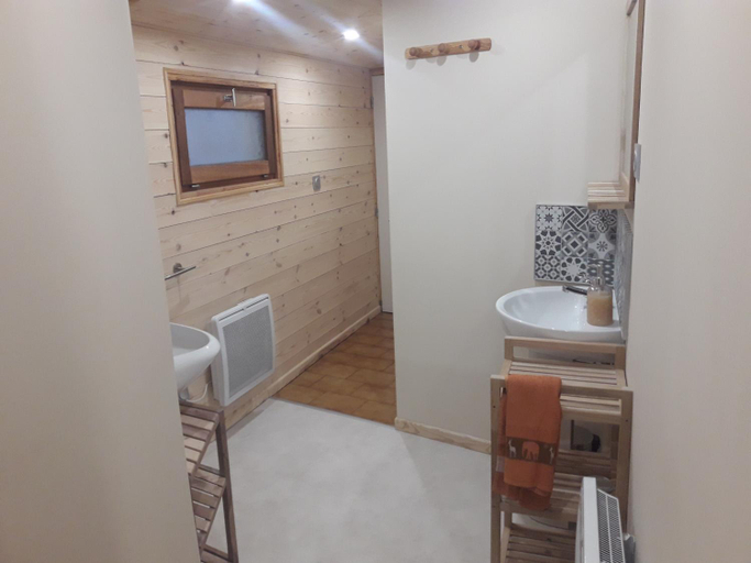 Bathroom 5, Gite d'Etape et de Sejour de Meolans, Alpes-de-Haute-Provence