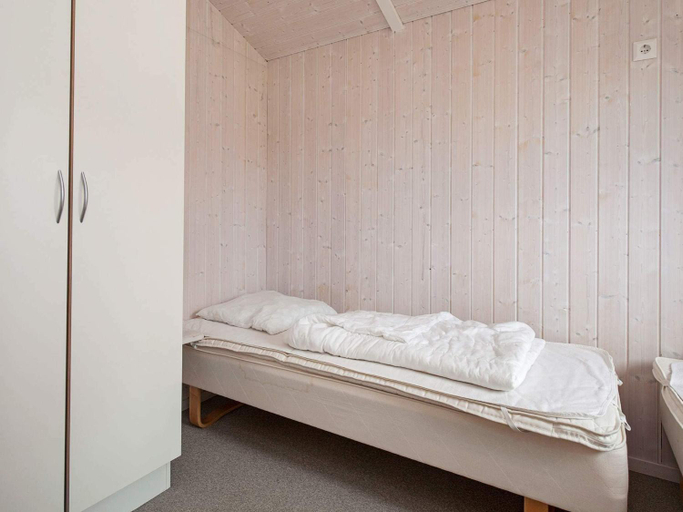 Bedroom 2, person holiday home in GROEMITZ, Ostholstein