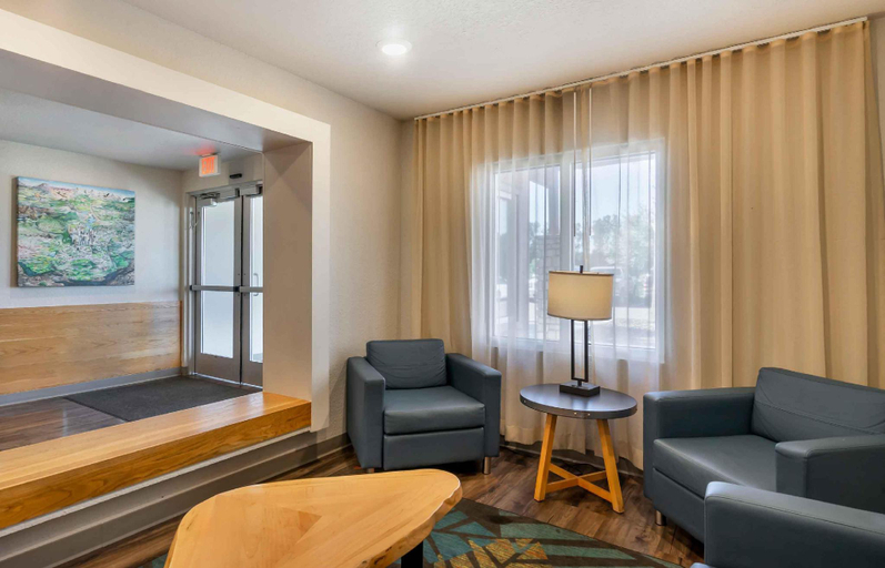 Public Area 2, Extended Stay America Select Suites - Tampa - Brandon - East, Hillsborough