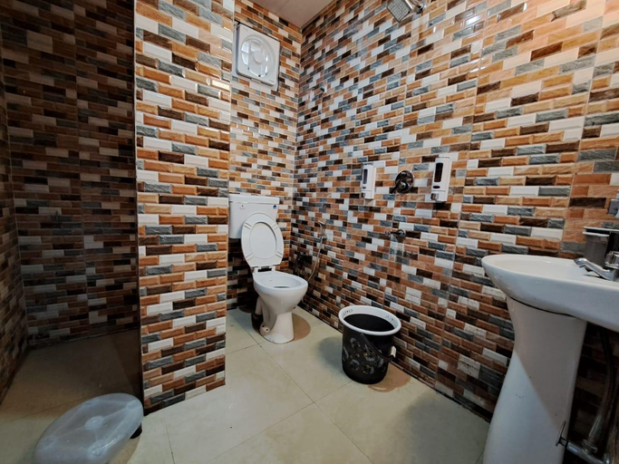 Bathroom 4, Wonder Hill, Shimla