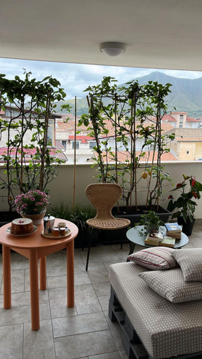 Others 5, Thesan B&B, Caserta