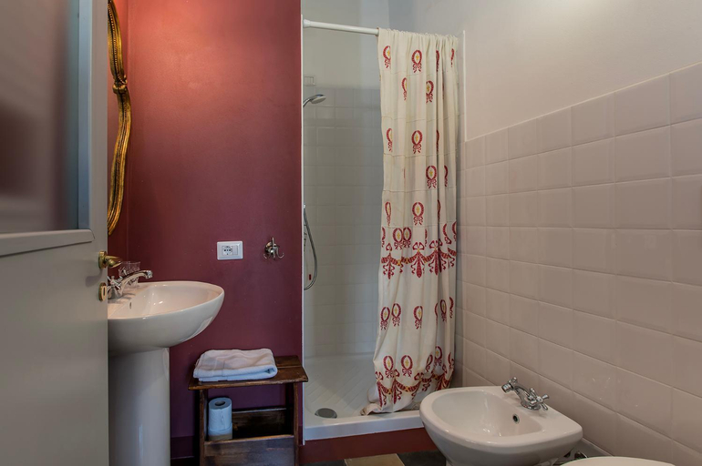 Bathroom 2, L' estate di san Martino Room Rental - free park, Asti