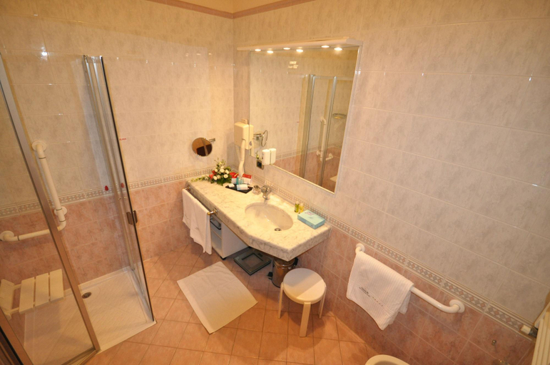 Bathroom 5, Hotel & Spa Savoy Beach, Venezia