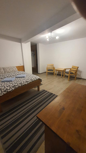 Business Facilities, La Poalele Bucegilor, Rasnov