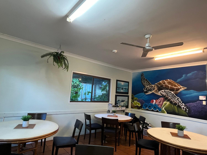 Food & Drinks 5, Backpackers By The Bay, Whitsunday